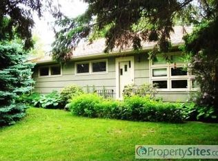 1694 Oakcrest Ave, Roseville, MN 55113