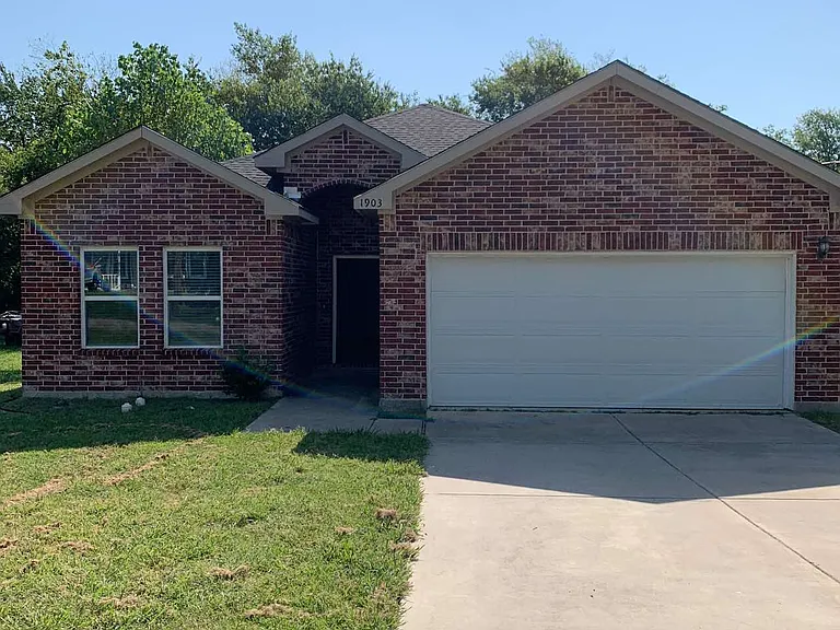 2417 Norway Dr — Photo 1