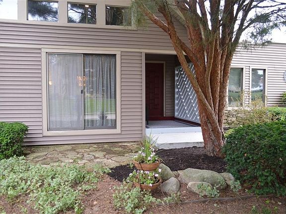 3rd image of 11438 Creekwood Cir