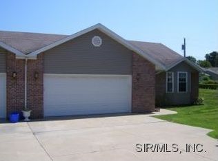 1335B Poplar St, Highland, IL 62249