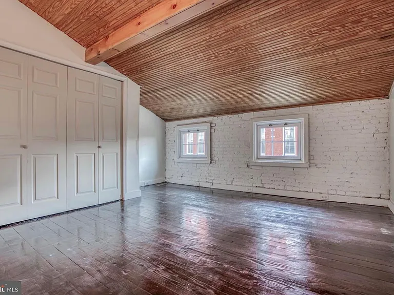 1125 William St — Photo 6