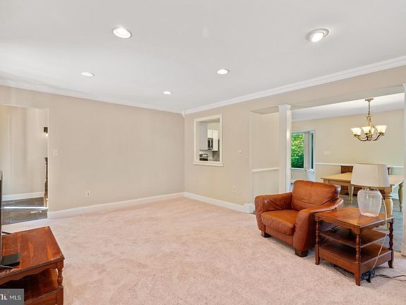 5th image of 37 Koval Ln