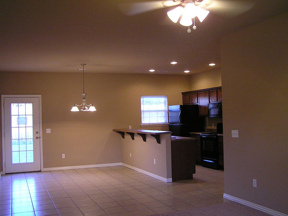 2nd image of 3103 SW Windrift Ave #1