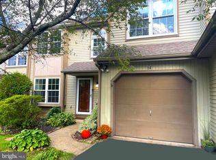 14 Laurel Cir, Newtown, PA 18940