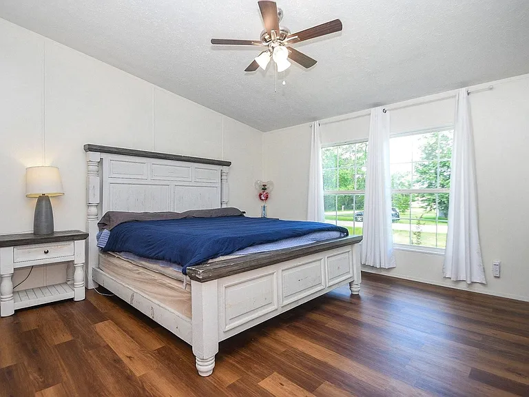 31606 Bryan St — Photo 6