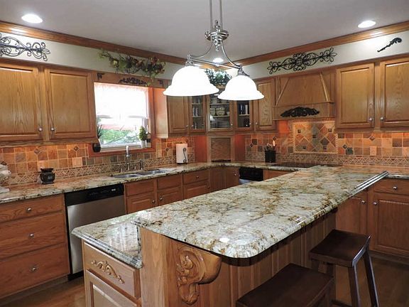 3rd image of 2390 Clara Bea Ln