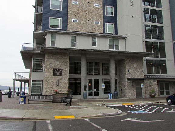 The Baker Condominium offers only a few rented units. All others are occupied by owners. You'll enjoy walks along the waterfront and plenty of shopping and dining a short walk from you doorstep!