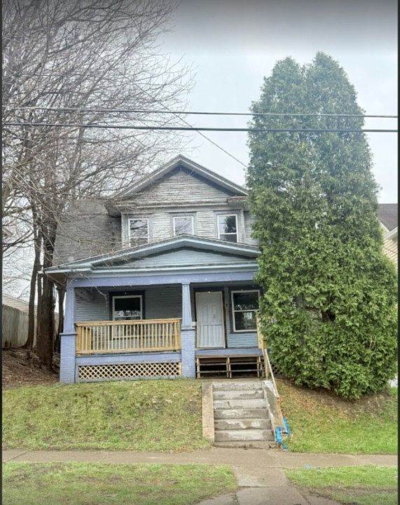 1st image of 912 Marshall Ave