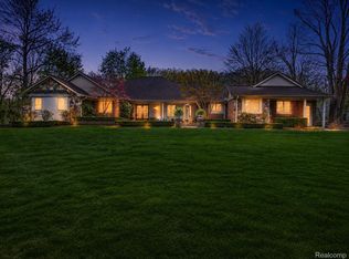 5300 Old Mill Rd, Rochester, MI 48306