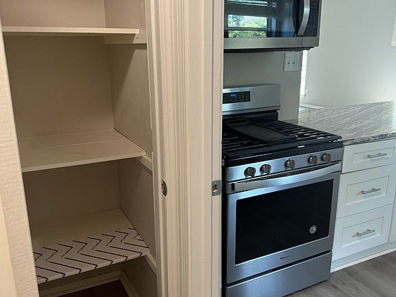 3rd image of 29 Markham Place Cir