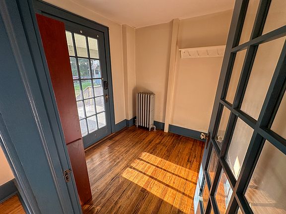 3rd image of 412 Hudson St
