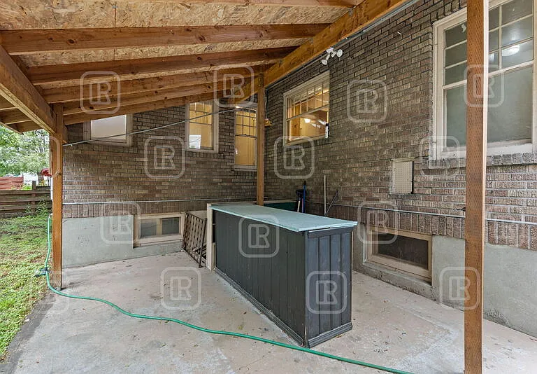 808 E Mission Ave — Photo 36
