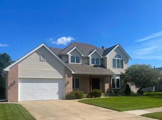 135 Deertrail Dr, Dyer, IN 46311