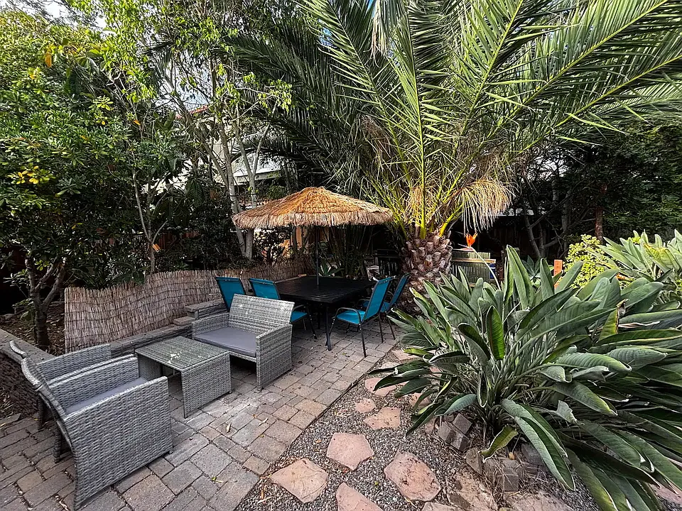 559 Genter St