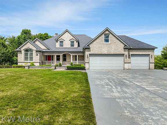 5th image of 65884 Windrose Ct