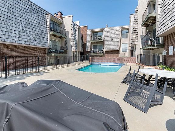 2nd image of 3602 Gillham Rd #4