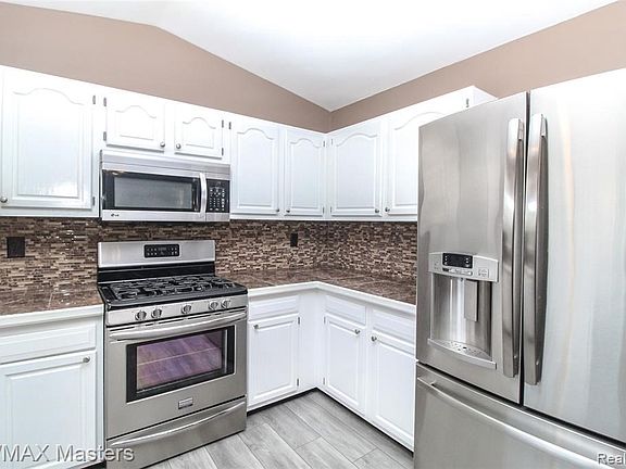 5th image of 26721 Coachlight St