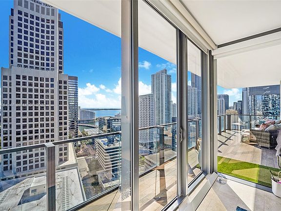 3rd image of 68 SE 6th St APT 2201
