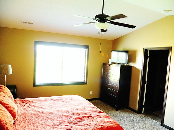 5th image of 208 Maple Dr