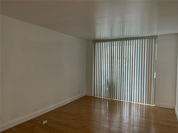 5th image of 2741 Taft St APT 306