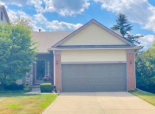 3170 Brookside Dr, Waterford, MI 48328