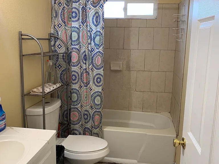 11501 Berendo Ave #4 — Photo 7