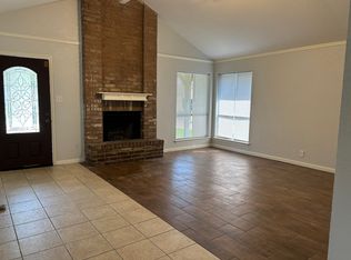 1228 Glenview Ln, Angleton, TX 77515