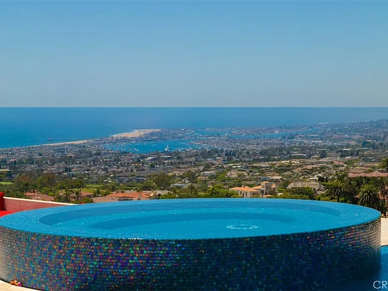 9 Pelican Crest Dr — Photo 1