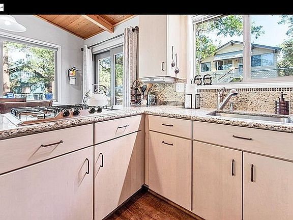 5th image of 870 Holmes Ln