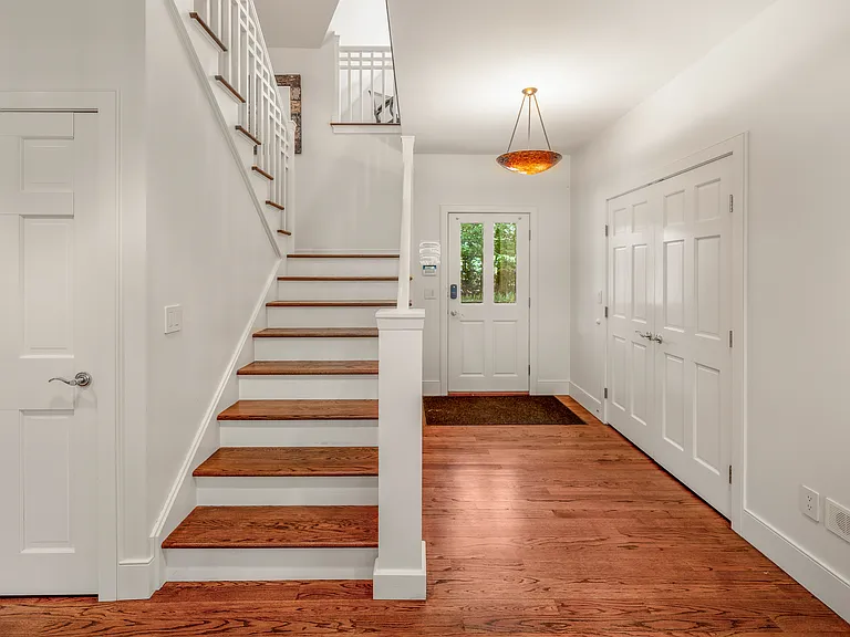 271 Thomas Pasture Rd — Photo 32