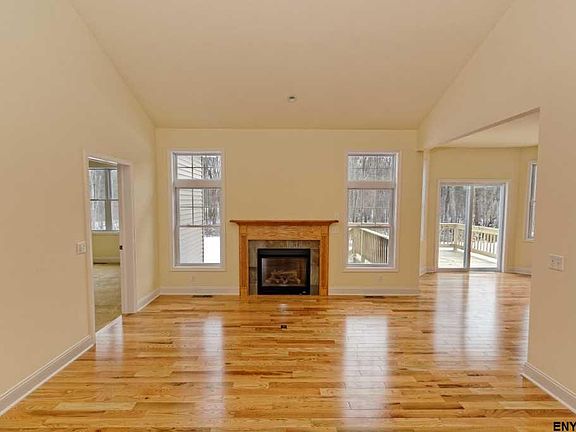 4th image of 518 Jane St