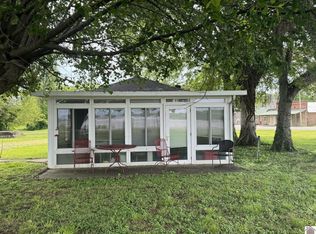 105 Riverfront Dr, Smithland, KY 42081