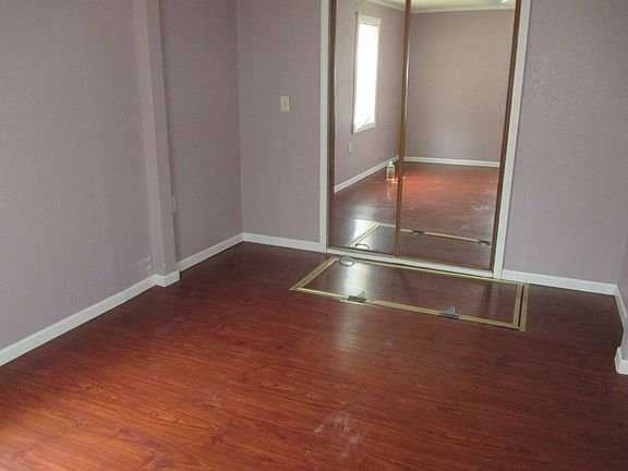 4th image of 136 Laharpe St