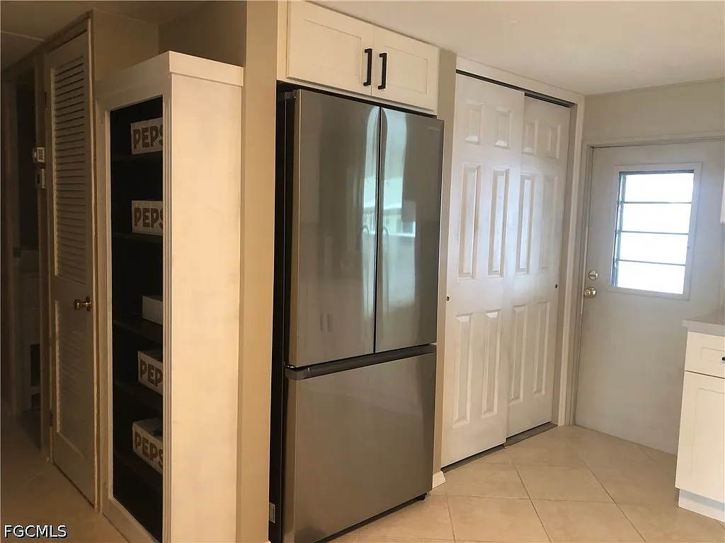 2 bed, 1.0 bath, 564 sqft, $1,250 — Photo 2