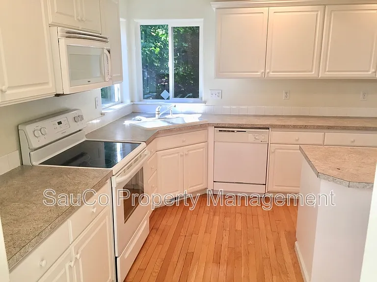 1861 SE 47th Ave — Photo 8