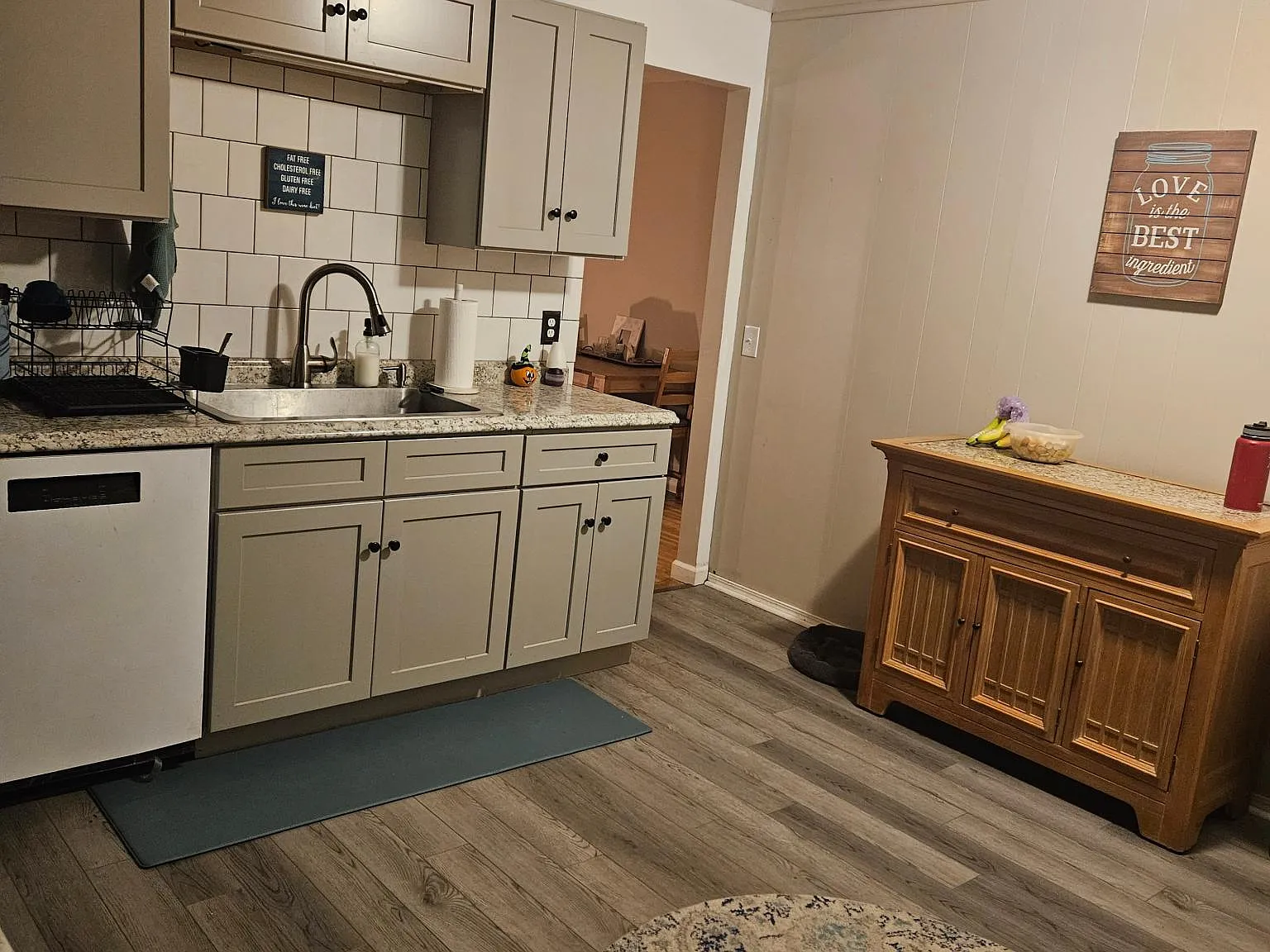 3 bed, 1050 sqft, $2,200 — Photo 2