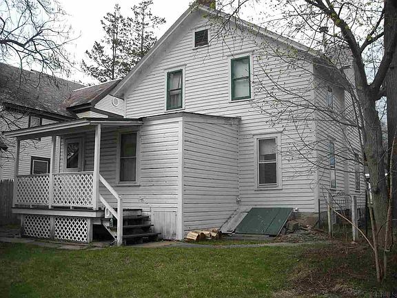 4th image of 28 Davis St