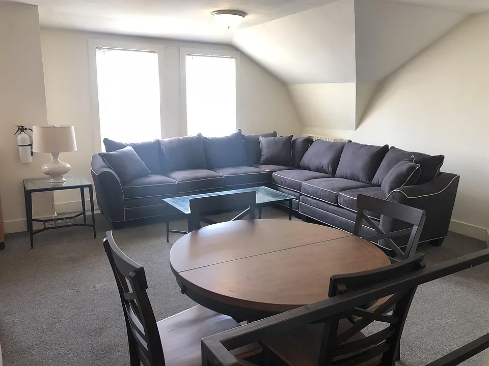 209 Williams St #3