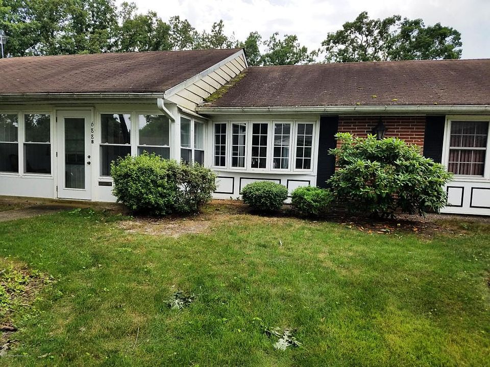 1st image of 688B Plymouth Dr