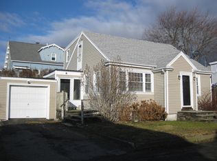 14 Cottage Ave, Portsmouth, RI 02871