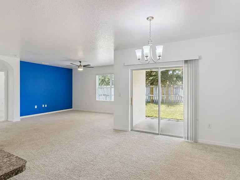 4257 Roberta Dr — Photo 9