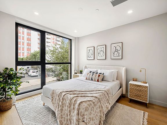 4th image of 30 Skillman Ave APT 2R