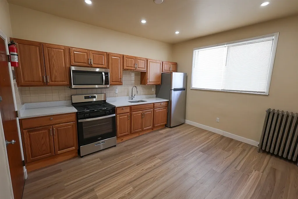 1 bed, 1.0 bath, 650 sqft, $2,100 — Photo 3