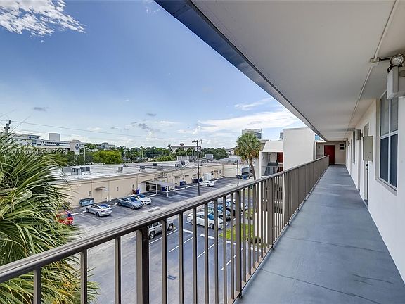 5th image of 4501 NE 21st Ave APT 409