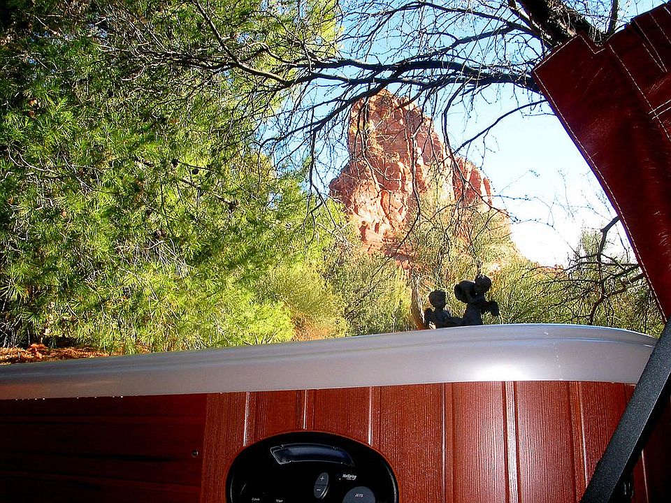 2nd image of 10 Robbers Roost