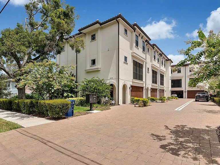 3215 W De Leon St #5 — Photo 49