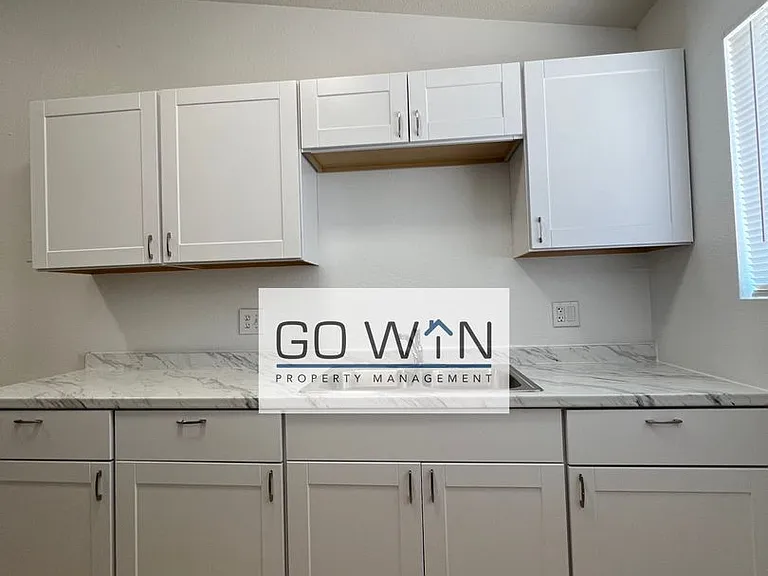 260 W 8th Ave #29 — Photo 6