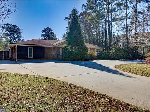 3rd image of 1405 Dillon Rd