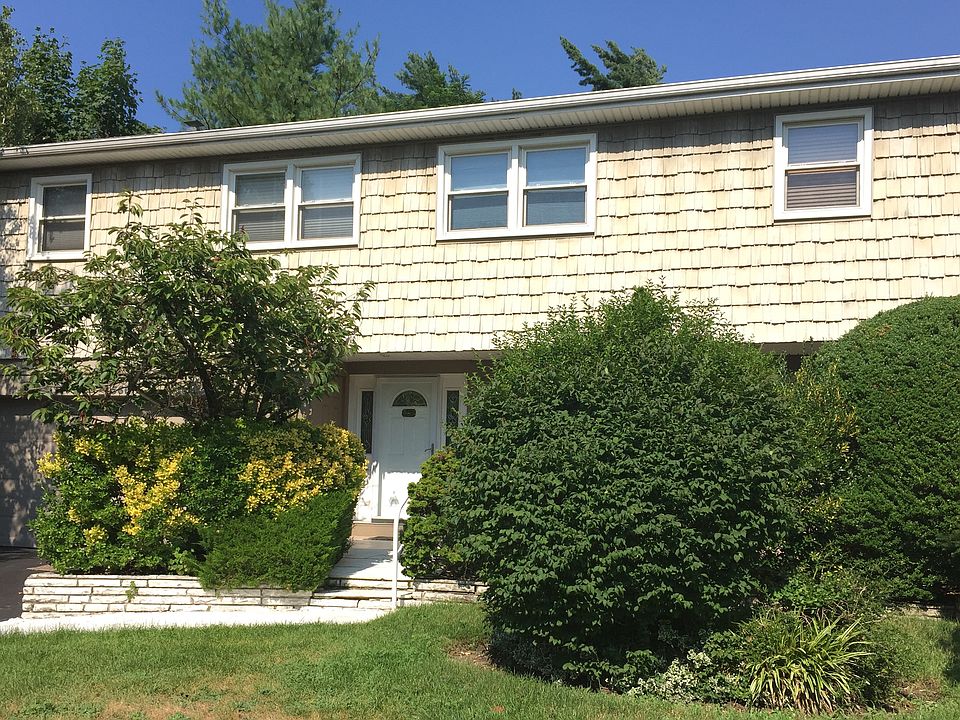 1st image of 566 Amherst Dr