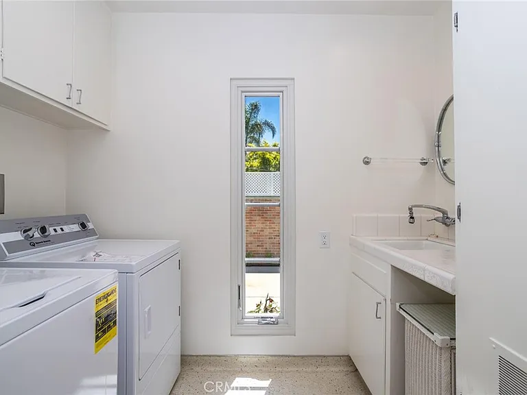 1332 Pearl St — Photo 26